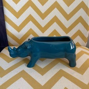 Blue rhino planter from chive (d)